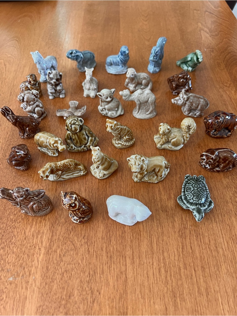Lot of 30 Vintage Wade Whimsees Red Rose tea figurines